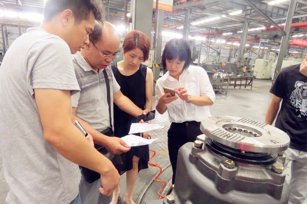 深圳民富沃能、東風(fēng)特汽聯(lián)合考察組蒞臨十堰精密新動力科技有限公司參觀指導(dǎo)工作