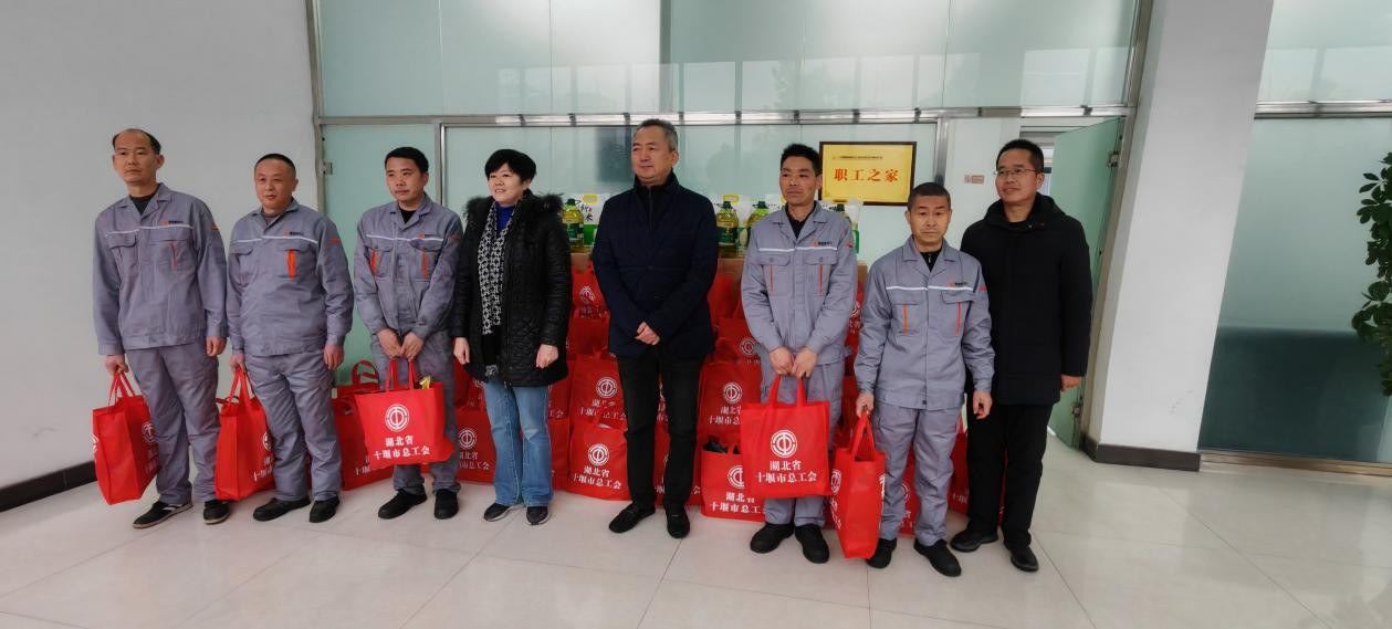 情系員工、冬送溫暖-市總工會(huì)到精密公司舉行“2024年雙節(jié)送溫暖慰問(wèn)活動(dòng)”